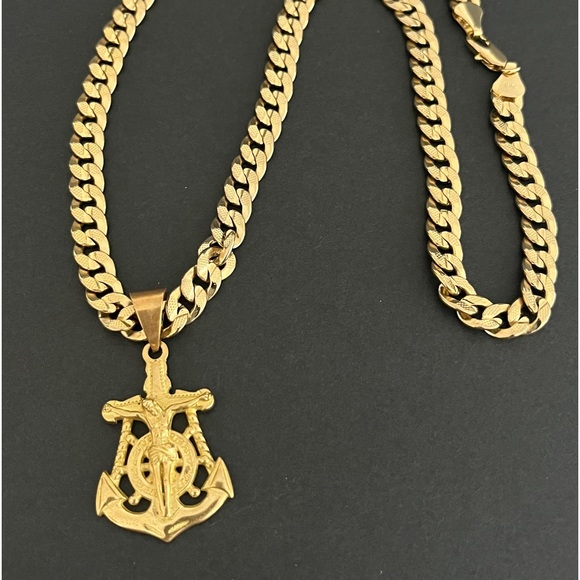 Men’s Gold Chain and Pendant. It’s 18k Gold on both Chain and Pendant. - Picture 3 of 10